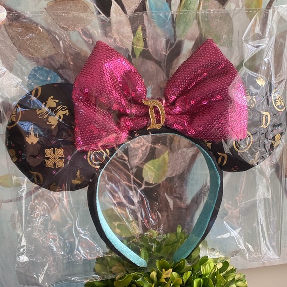 DISNEYLAND RESORT MINNIE MOUSE EAR 🩷PINK🩷 SEQUINED BOW HEADBAND 🌟EUC🌟 - Picture 13 of 17